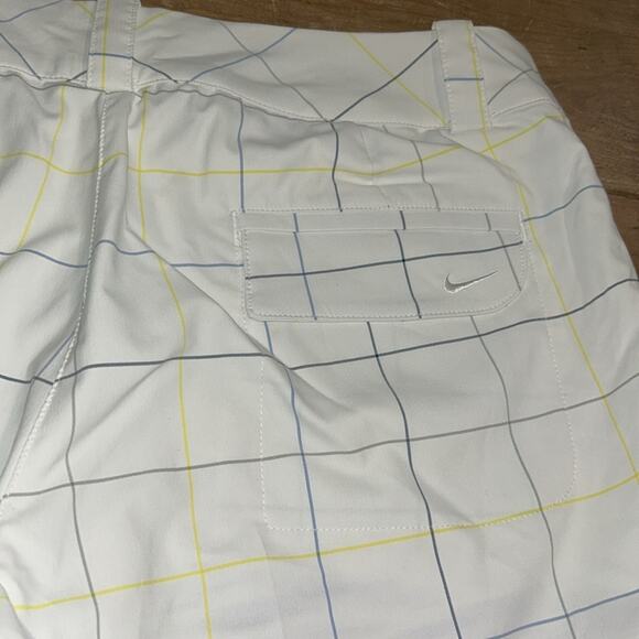 Woman’s Nike Dri-Fit Golf Bermuda Shorts White w/blue & yellow stripes Size 6 - Picture 7 of 11